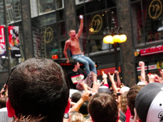 Illustration for article titled Asshole Kids Try Their Best To Ruin Blackhawks Victory Parade